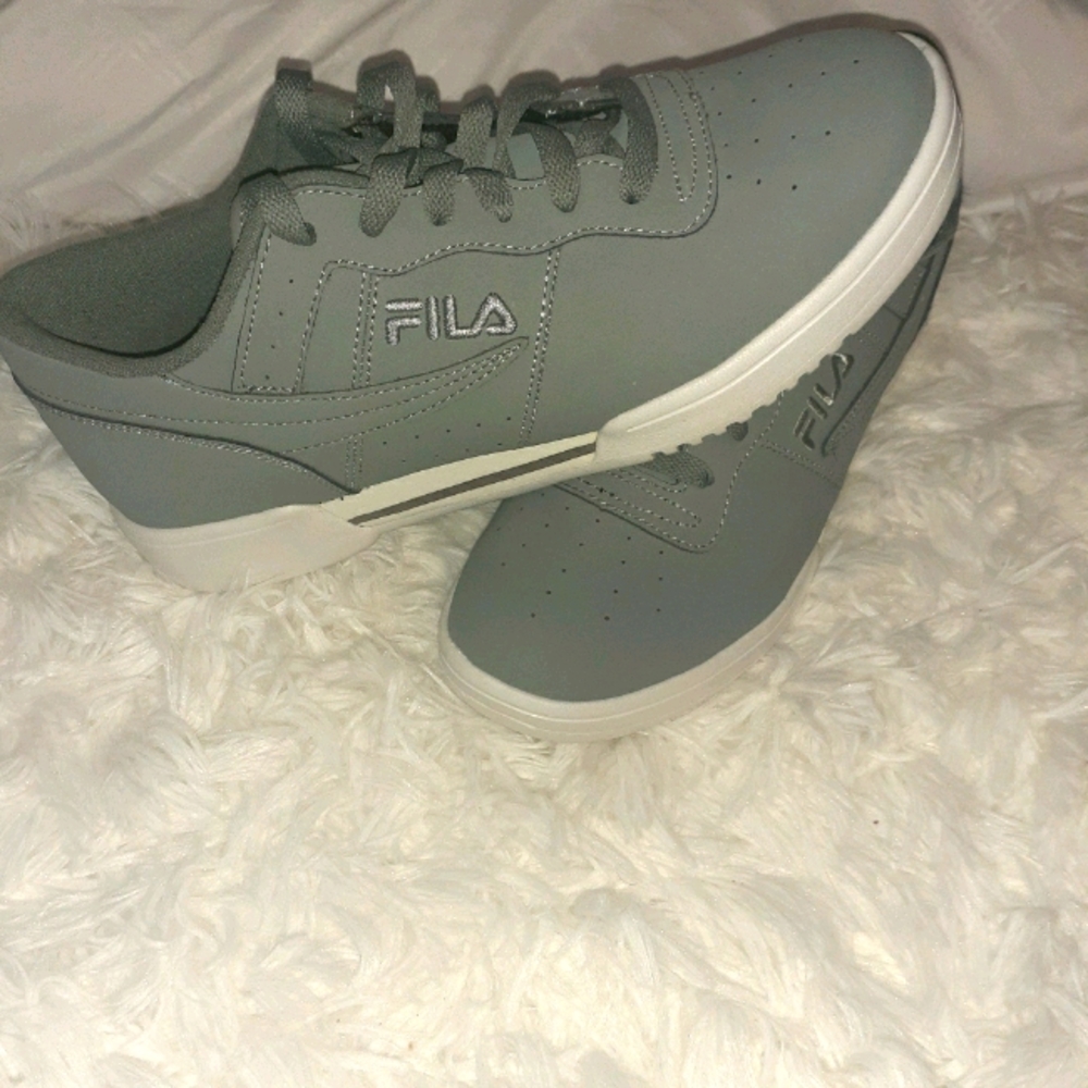 MENS Fila CLASSIC Low Top GRAY White Leather SZ 11 - Picture 2 of 8